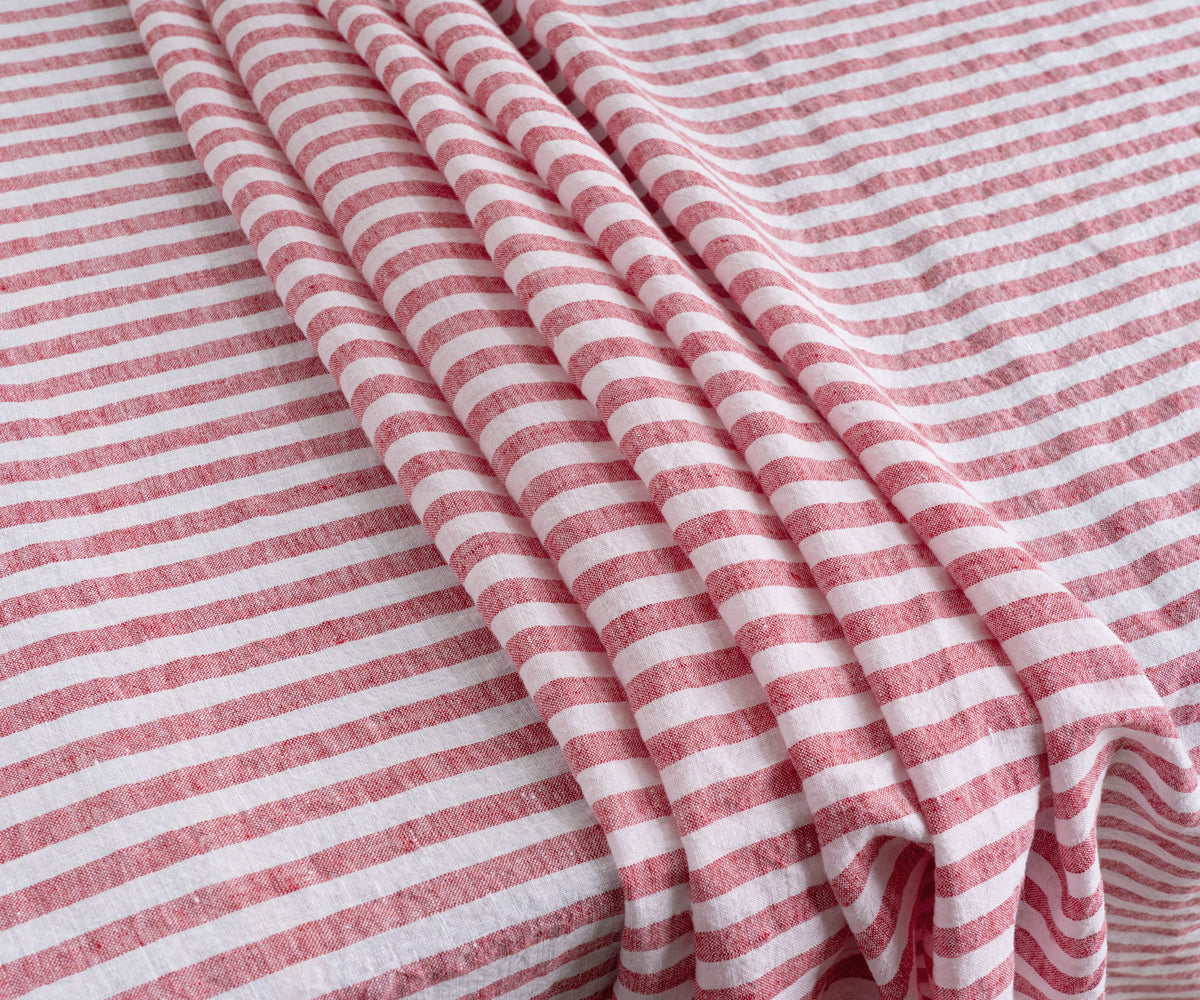 Round cloth tablecloths in various colors and patterns. Round cloth tablecloths in various colors and patterns.