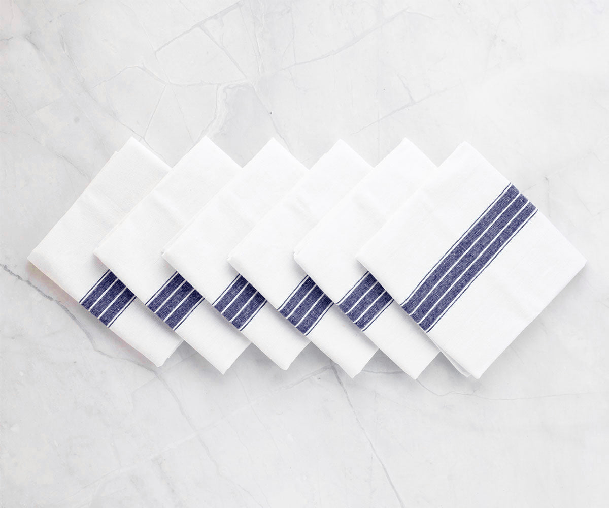 Chic striped napkins, with their modern design, add a playful and dynamic element to your table. Chic striped napkins, with their modern design, add a playful and dynamic element to your table.