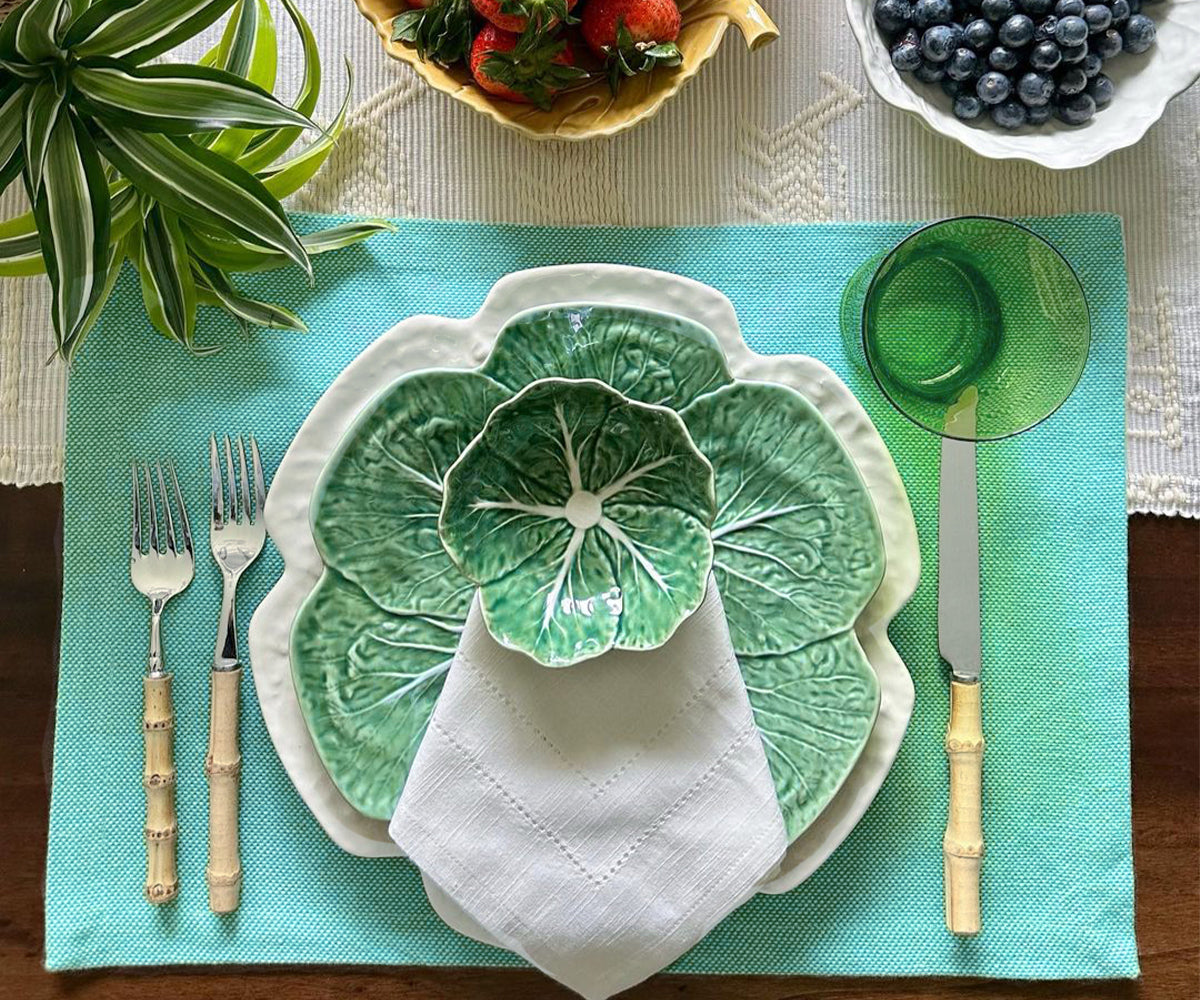 Green fabric placemats: Elevate your dining table with charm and protection, bringing style and practicality to your meals. Enjoy! Green fabric placemats: Elevate your dining table with charm and protection, bringing style and practicality to your meals. Enjoy!