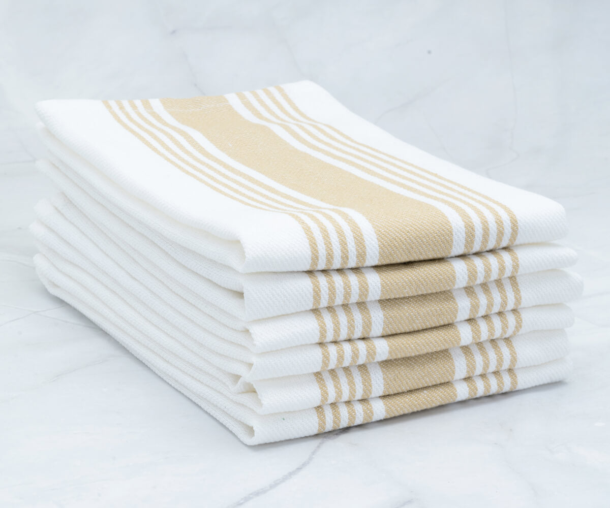 Different napkin sizes, including dinner napkin size, suitable for various occasions. Different napkin sizes, including dinner napkin size, suitable for various occasions.