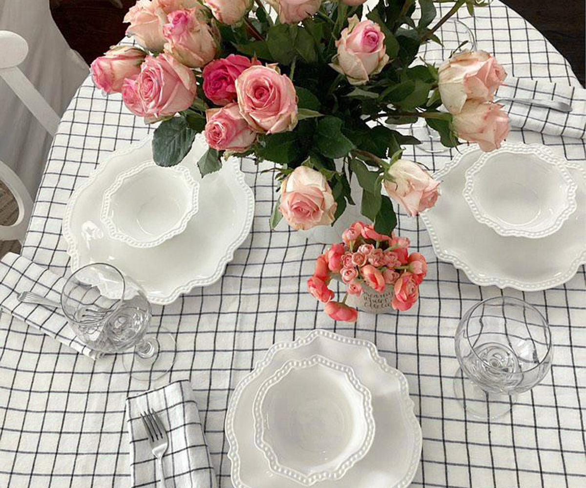 Discover black and white stripe tablecloths in a range of sizes, including round, to elevate your table decor. Discover black and white stripe tablecloths in a range of sizes, including round, to elevate your table decor.