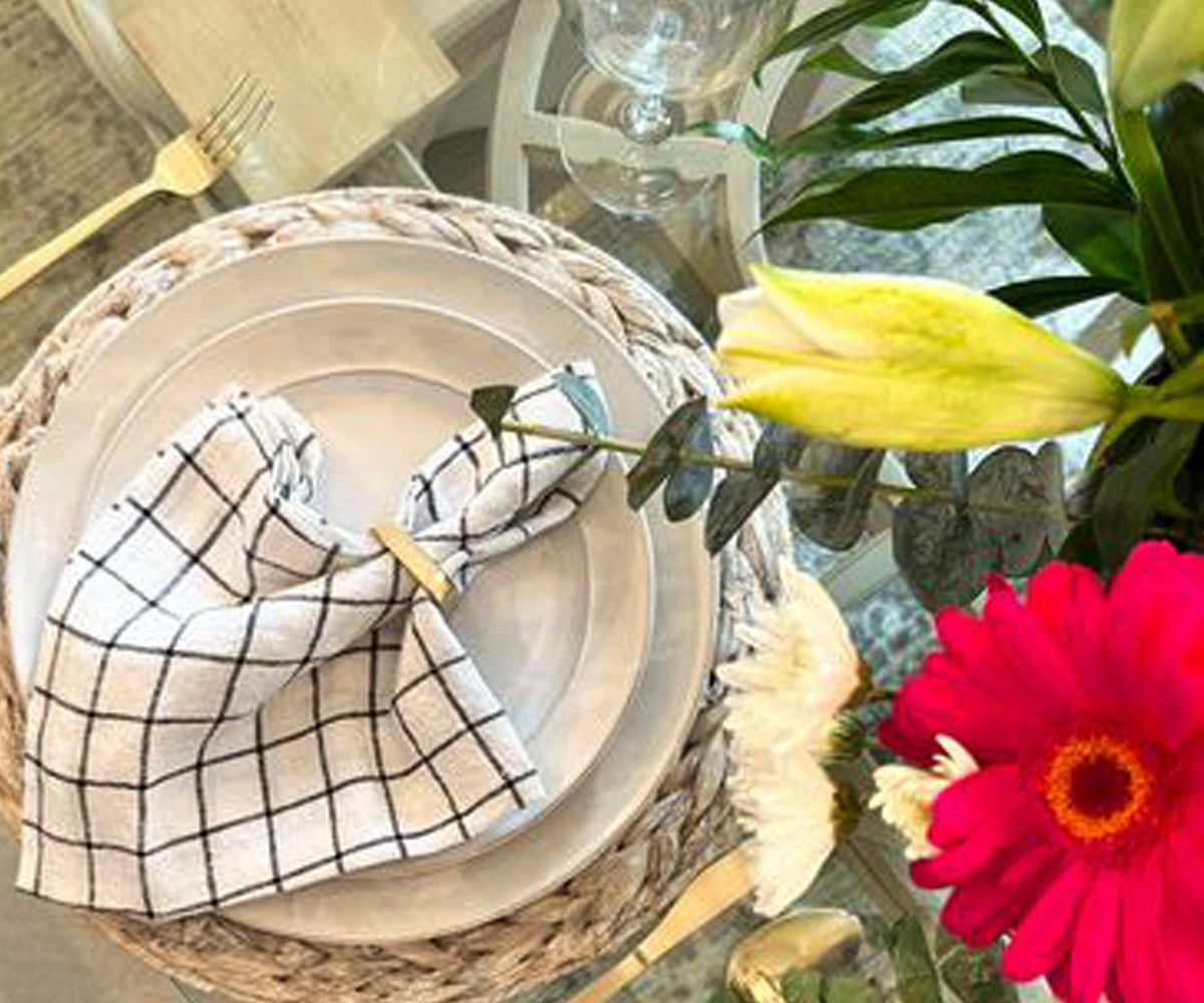 Bulk pack of branded napkins, showcasing your logo or design for promotional events. Bulk pack of branded napkins, showcasing your logo or design for promotional events.