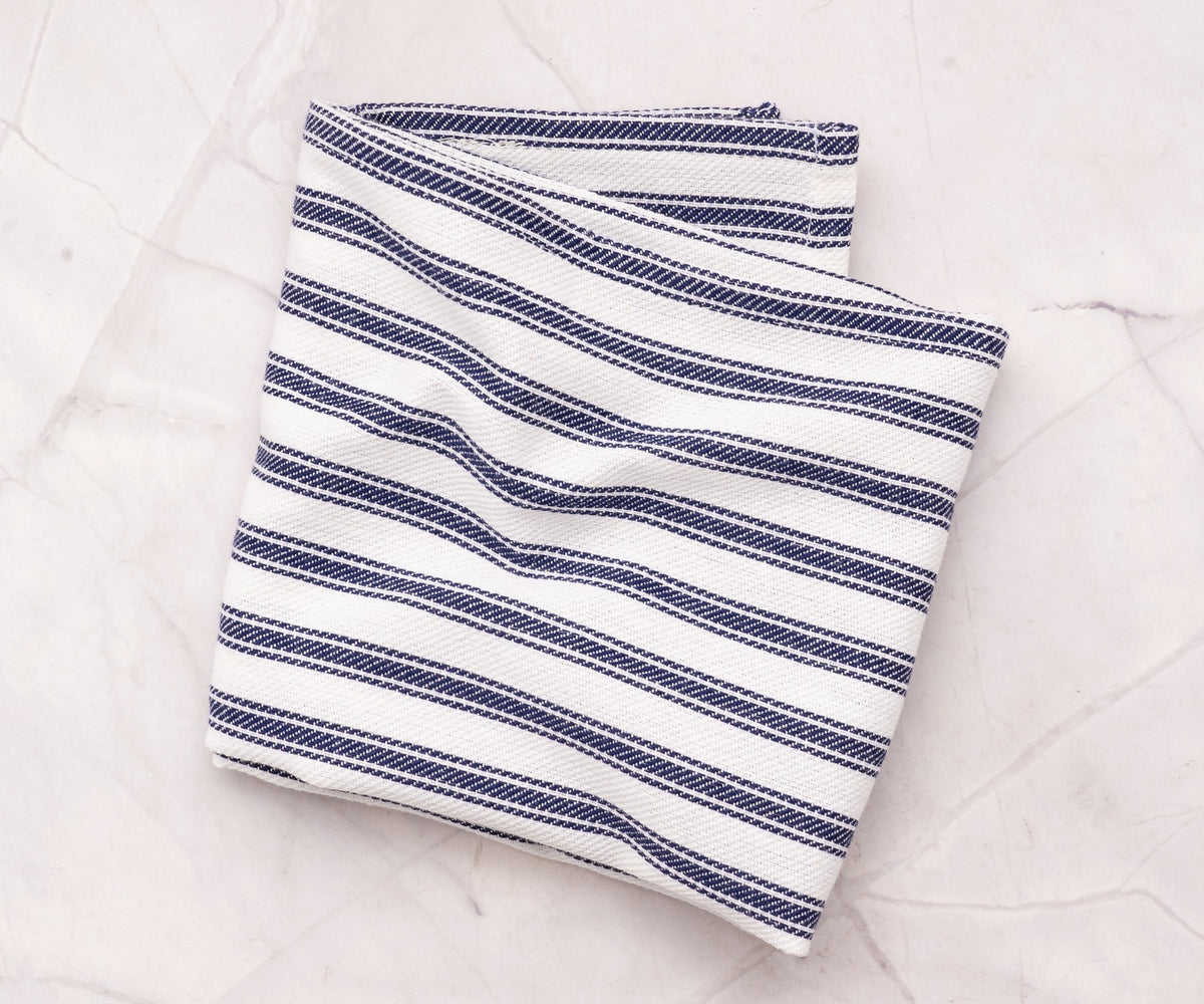Set of blue and white cotton kitchen towels perfect for drying and décor Set of blue and white cotton kitchen towels perfect for drying and décor