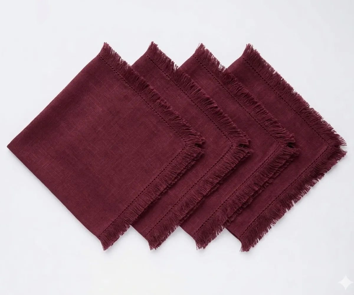 Set of cotton cloth napkins featuring decorative fringe edges, designed for sustainable dining and long-lasting everyday use. Set of cotton cloth napkins featuring decorative fringe edges, designed for sustainable dining and long-lasting everyday use.