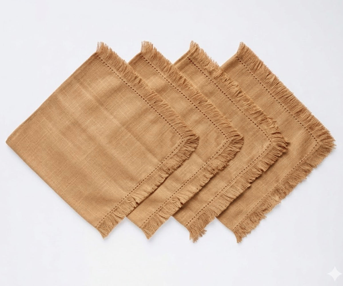 Cotton fabric napkins with decorative fringe trim, perfect for elegant table settings, special occasions, and everyday meals. Cotton fabric napkins with decorative fringe trim, perfect for elegant table settings, special occasions, and everyday meals.