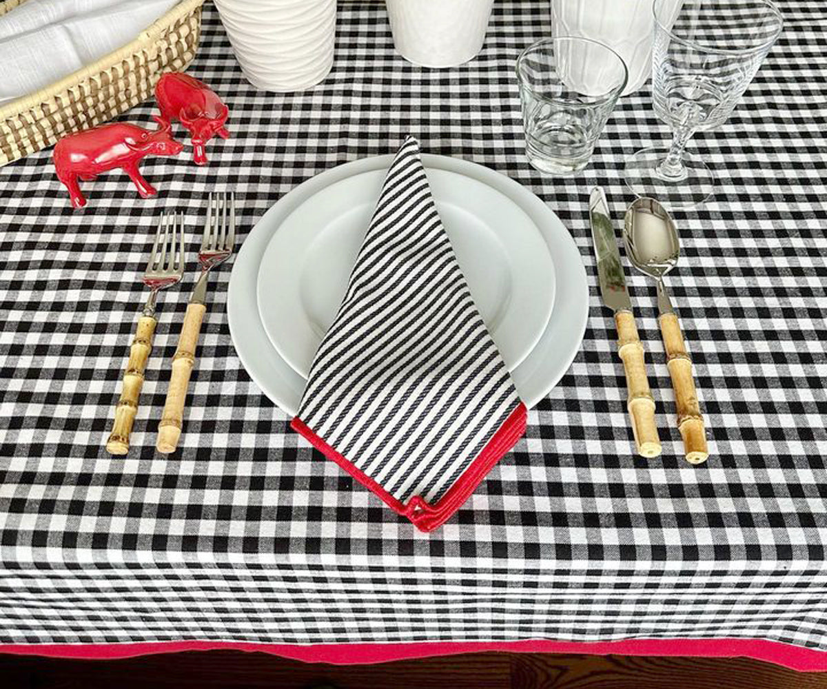 Soft Cotton tablecloth, comfortable and inviting. Soft Cotton tablecloth, comfortable and inviting.