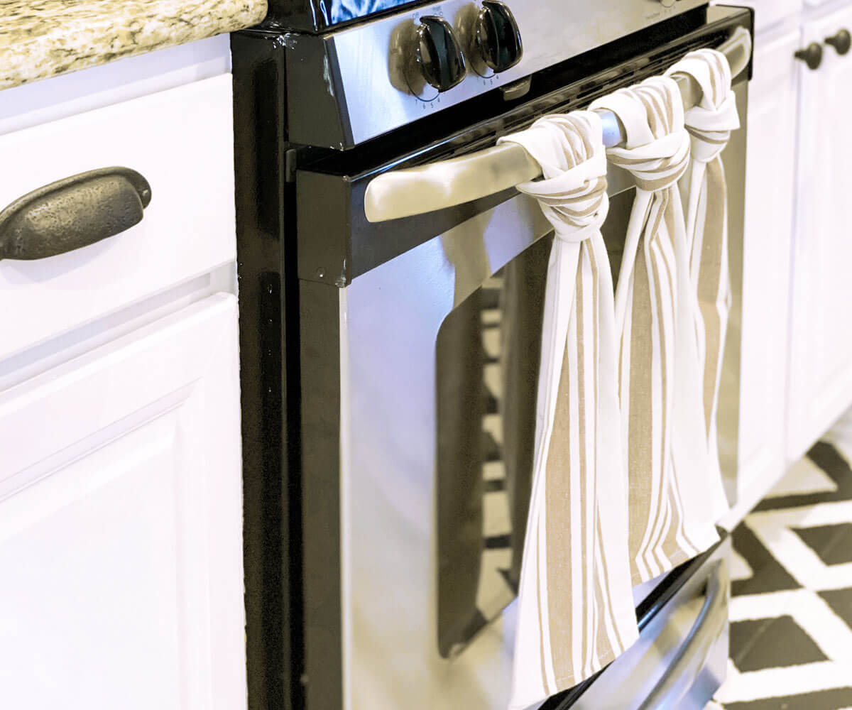 Stripe tea towels made from soft and absorbent cotton. Stripe tea towels made from soft and absorbent cotton.