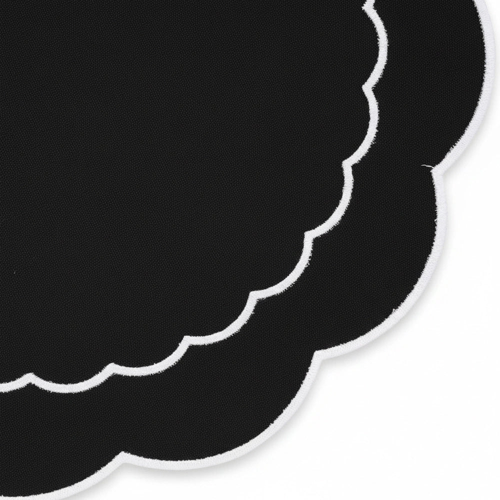 Elegant black round placemat with contrasting white border Elegant black round placemat with contrasting white border