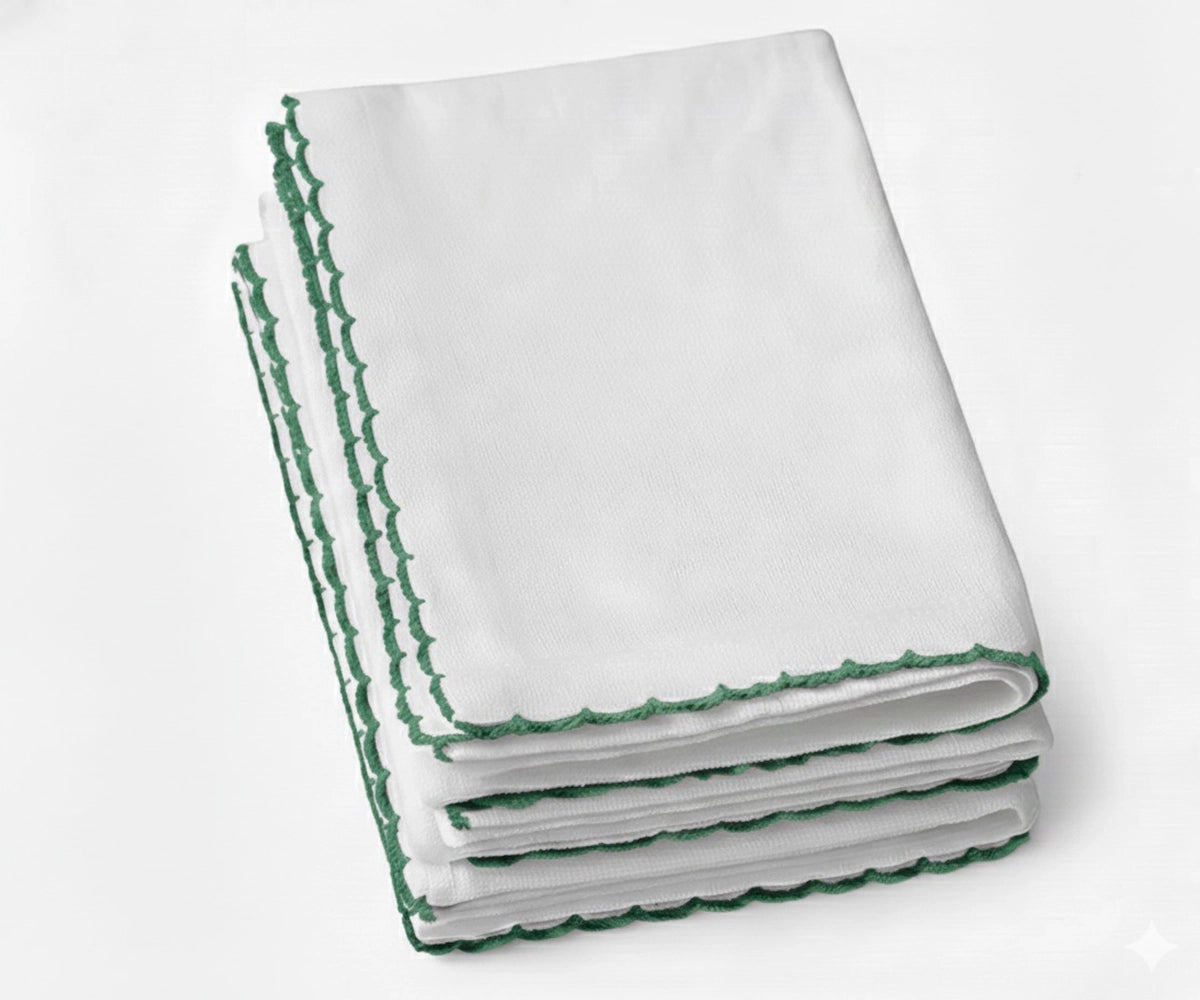 Cotton napkin with embroidered scallop edge design Cotton napkin with embroidered scallop edge design