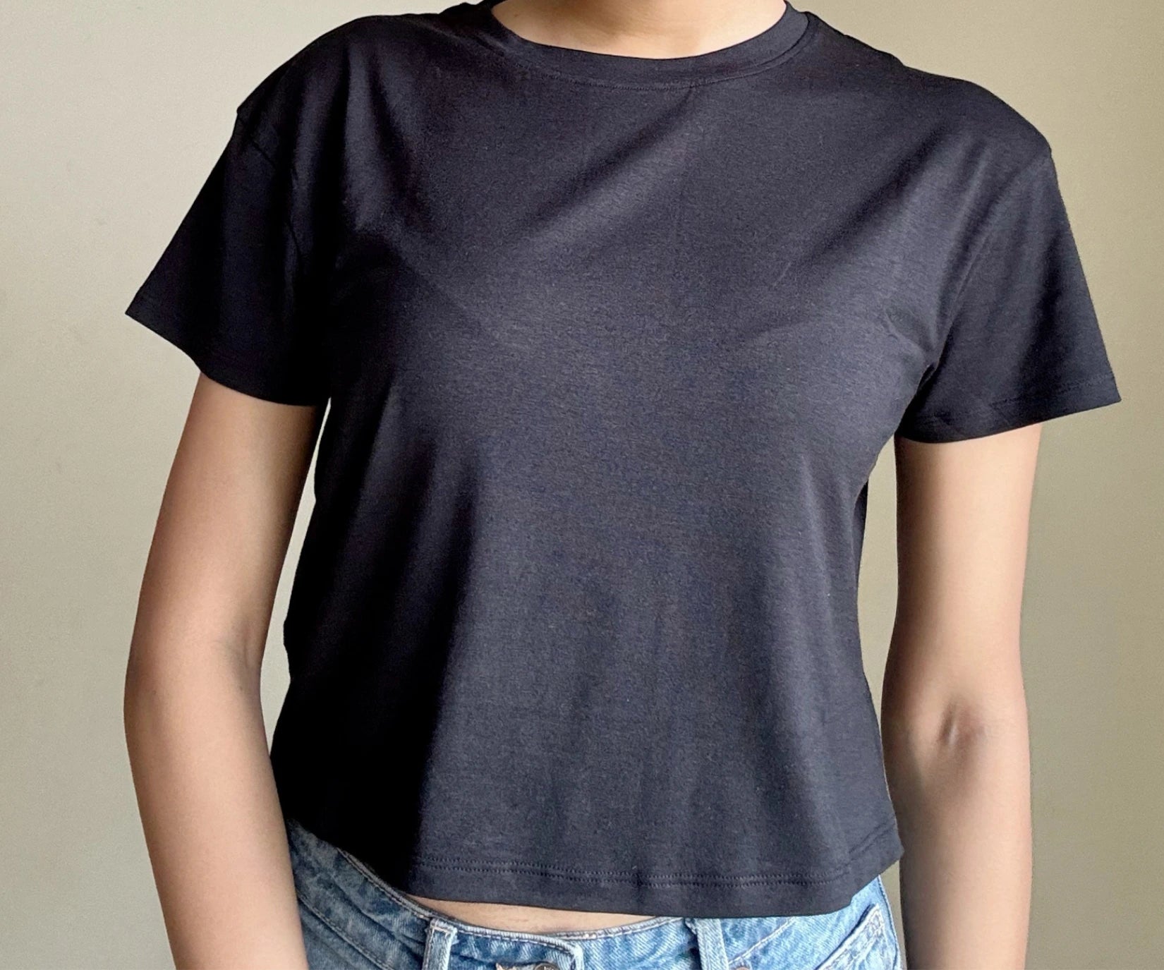 black cropped top
 black cropped top