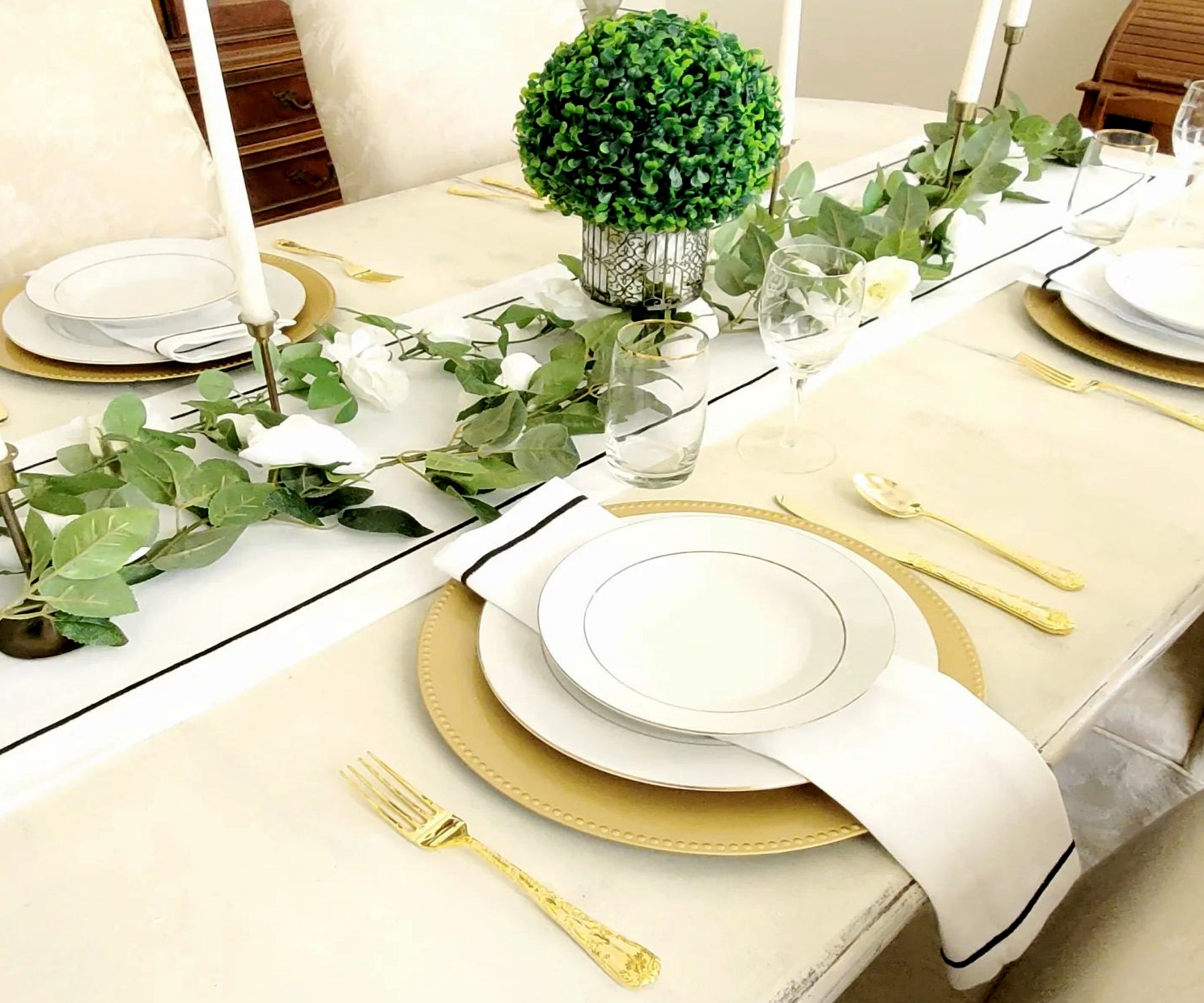 Beautifully designed farmhouse table runner in pure cotton. Beautifully designed farmhouse table runner in pure cotton.