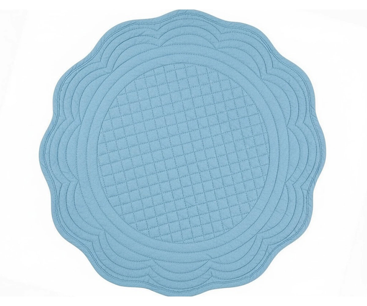 Light blue round scalloped placemat crafted from quilted cotton for soft, elegant table décor Light blue round scalloped placemat crafted from quilted cotton for soft, elegant table décor