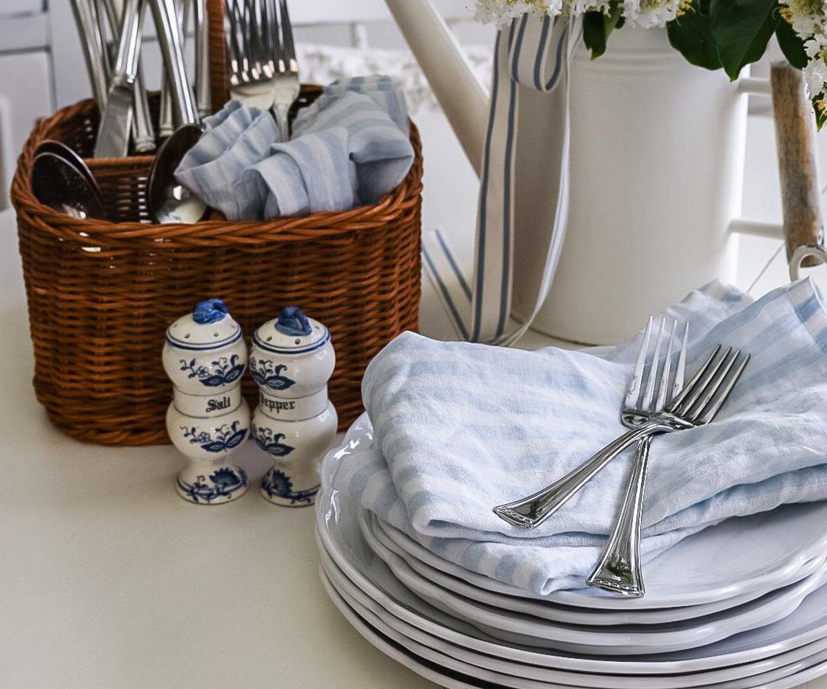 Dinner napkins. Dinner napkins.