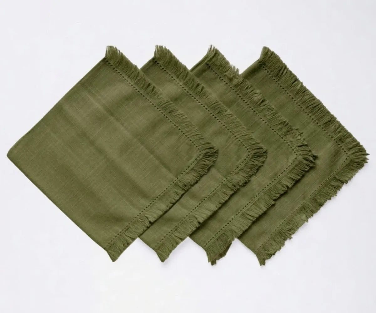 Cotton cloth napkin set with fringed borders, sustainable alternative to disposable napkins for eco-friendly dining. Cotton cloth napkin set with fringed borders, sustainable alternative to disposable napkins for eco-friendly dining.