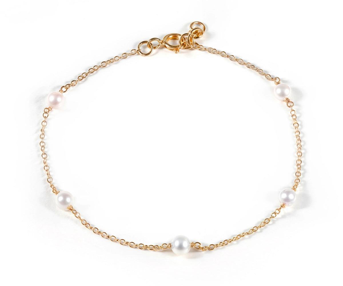 Pearl Chain Charm Bracelet with freshwater pearls and gold plated chain, elegant pearl bracelet for women, dainty charm bracelet gift, everyday pearl jewelry accessory, mother of pearl bracelet Pearl Chain Charm Bracelet with freshwater pearls and gold plated chain, elegant pearl bracelet for women, dainty charm bracelet gift, everyday pearl jewelry accessory, mother of pearl bracelet