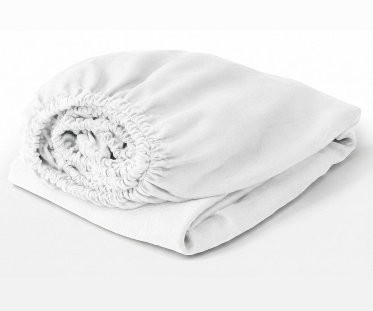 White 100% European linen fitted sheet with deep pocket design, breathable flax linen bedding for a soft, cooling, and luxurious sleep experience. White 100% European linen fitted sheet with deep pocket design, breathable flax linen bedding for a soft, cooling, and luxurious sleep experience.