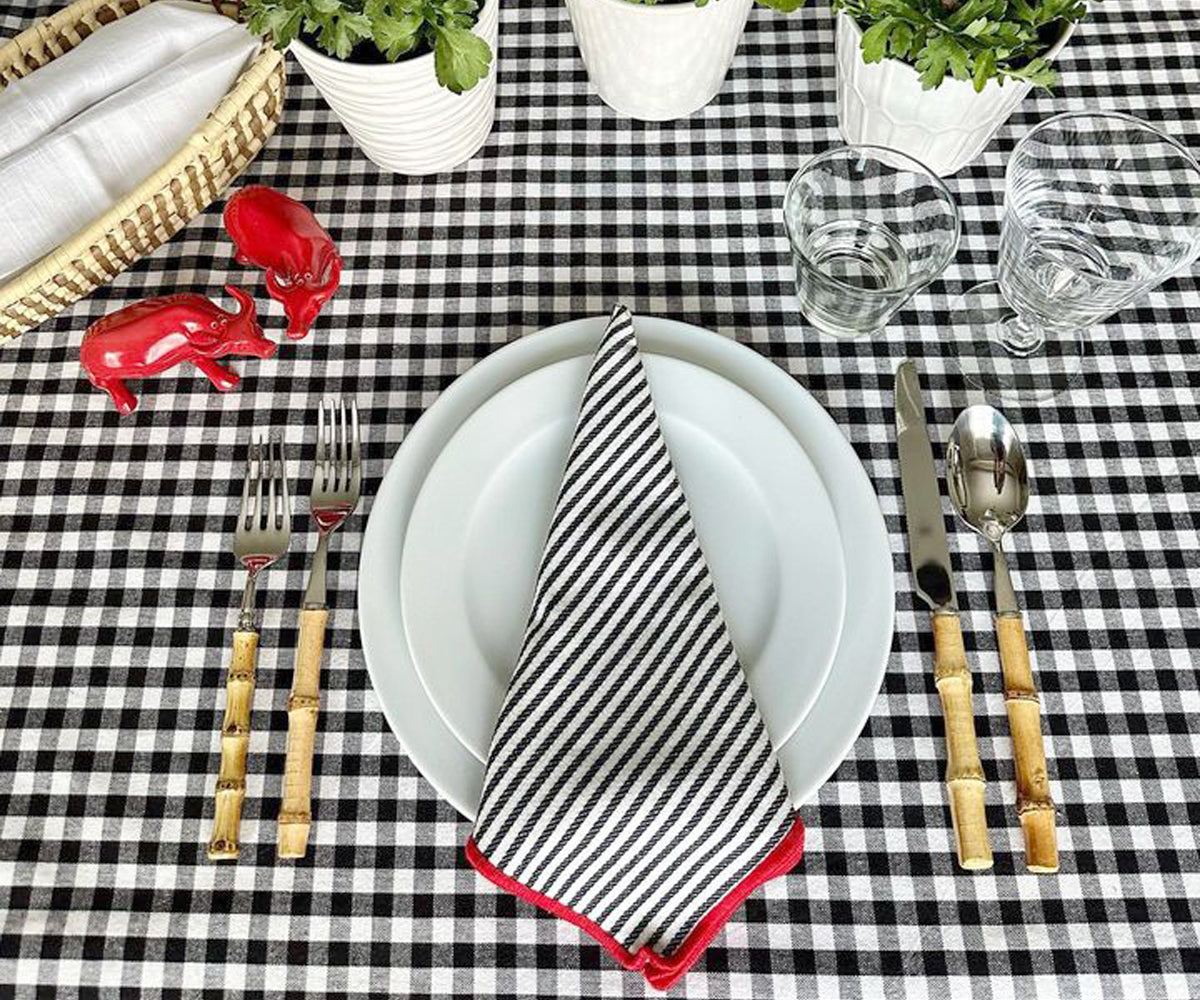 Rectangle tablecloths in cotton, perfect for everyday use. Rectangle tablecloths in cotton, perfect for everyday use.