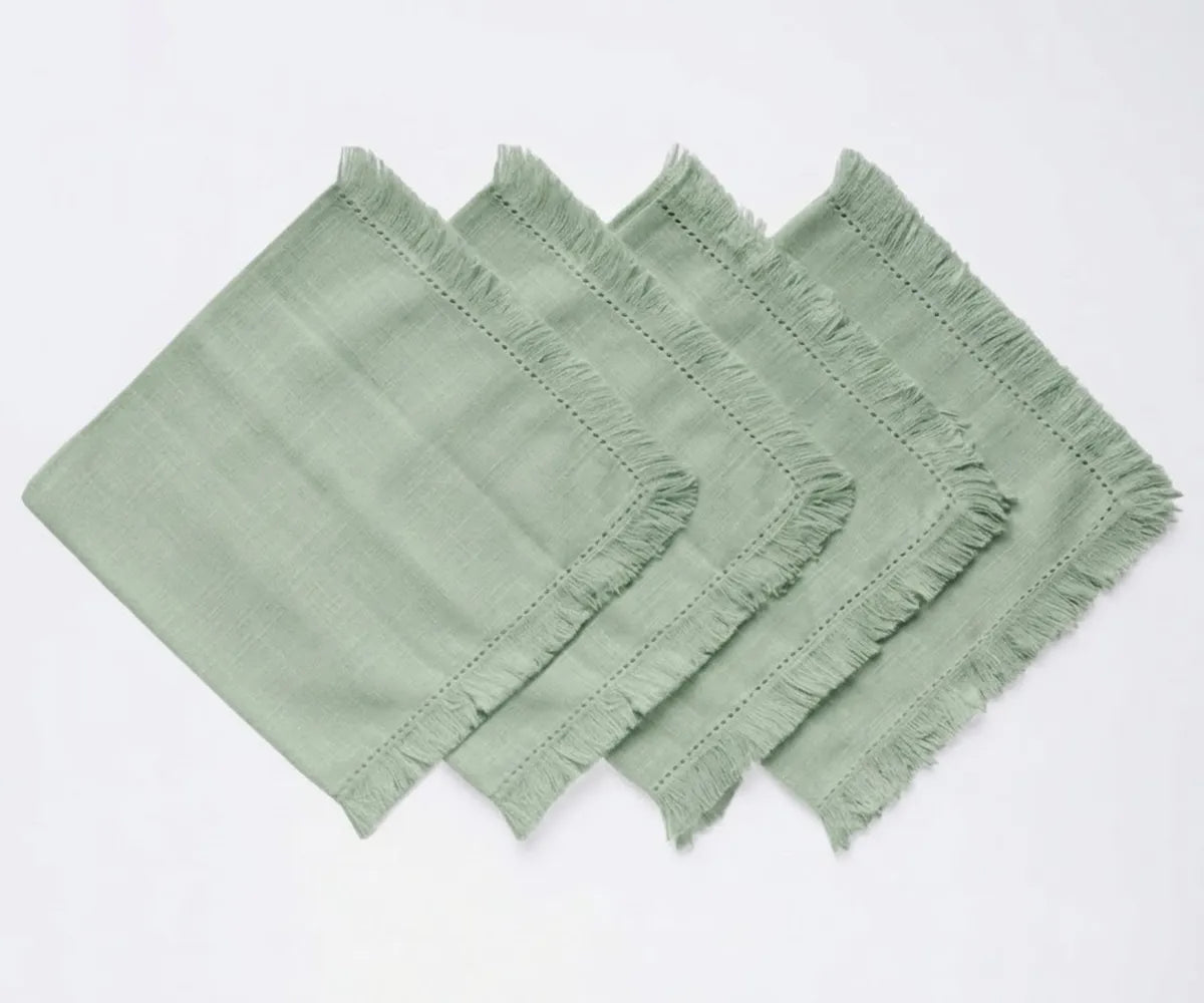 Woven cotton cloth napkins with decorative fringe borders, designed for both everyday dining and formal table arrangements. Woven cotton cloth napkins with decorative fringe borders, designed for both everyday dining and formal table arrangements.