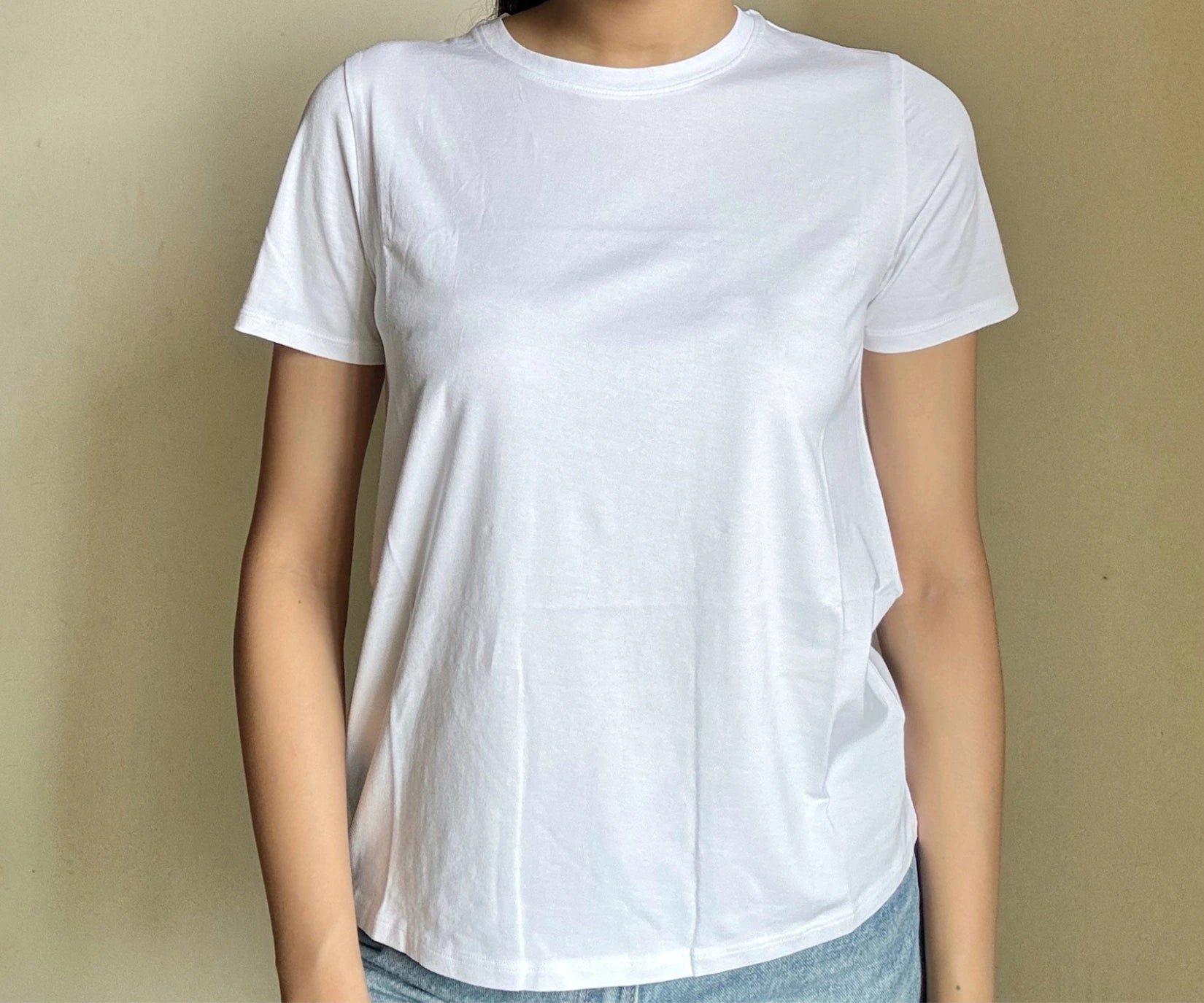 Soft cotton white tee for everyday wear Soft cotton white tee for everyday wear