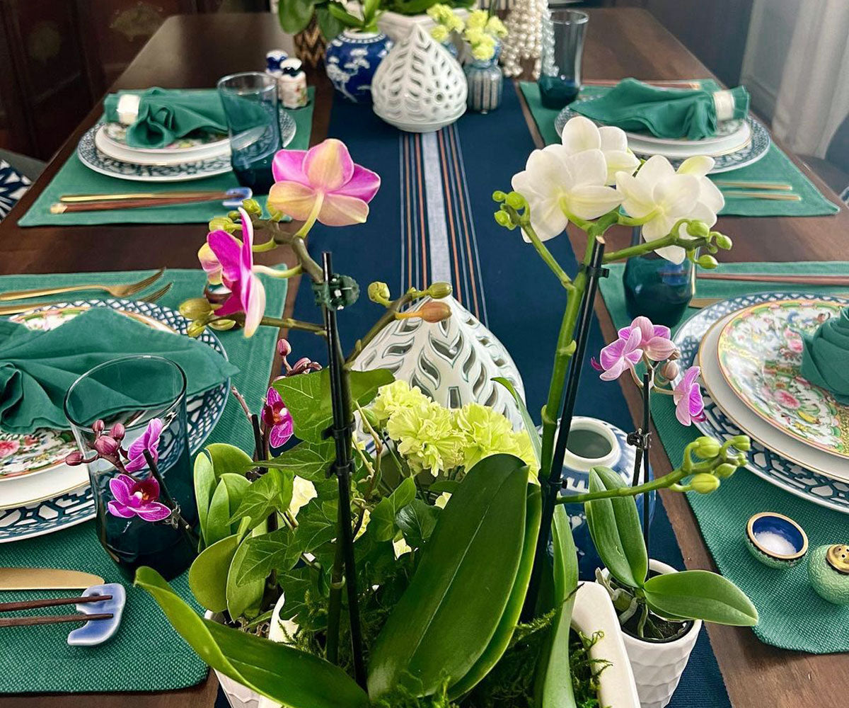 Green fabric placemats: Elevate your dining experience with charm and protection, adding style to your table setting effortlessly Green fabric placemats: Elevate your dining experience with charm and protection, adding style to your table setting effortlessly