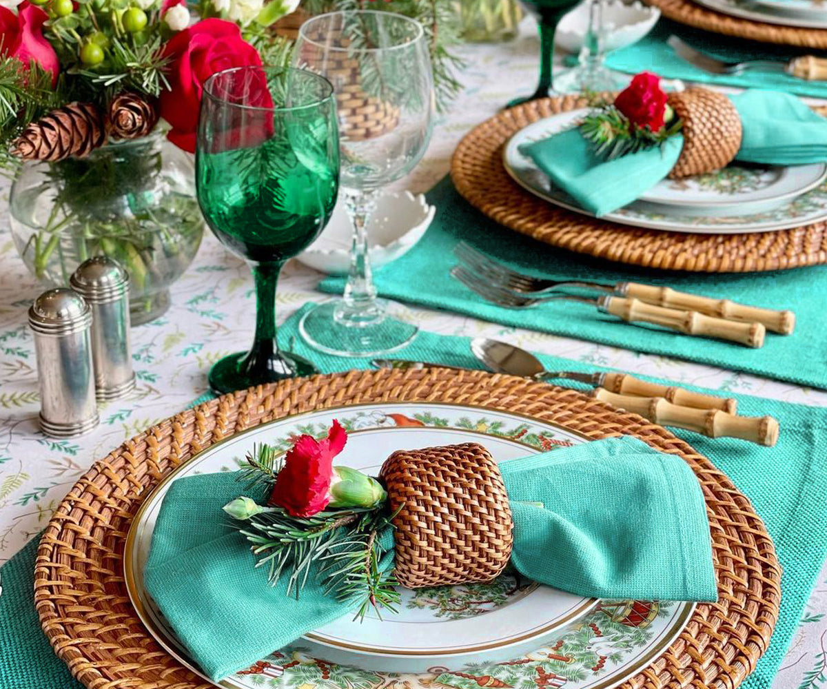 Light Blue Napkins: Embrace a serene ambiance at your table with these soft-hued beauties.