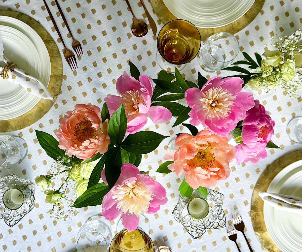 White cotton tablecloth with metallic copper polka dots – rectangle 63x98 White cotton tablecloth with metallic copper polka dots – rectangle 63x98"