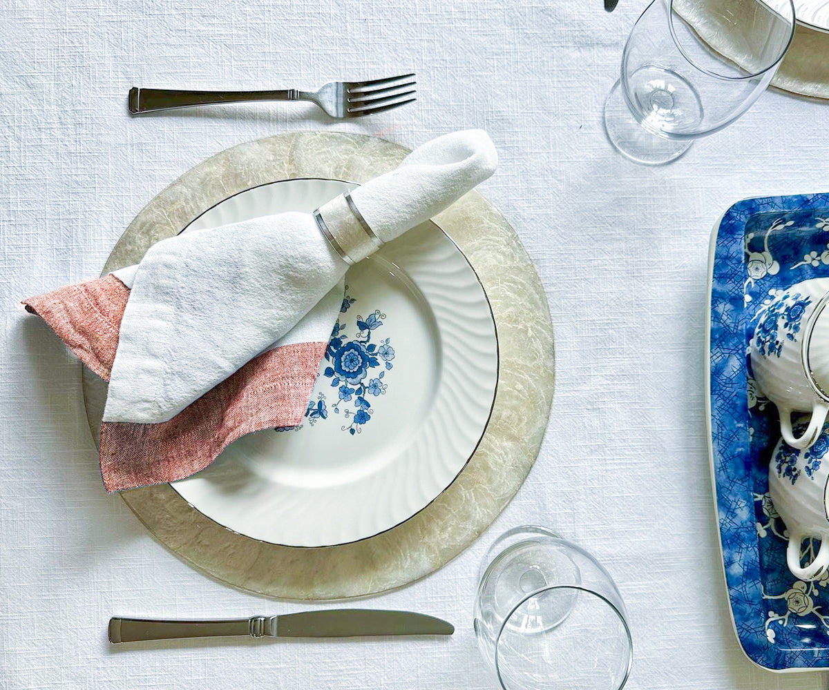 Eco-friendly set of cloth napkins with red and white options Eco-friendly set of cloth napkins with red and white options