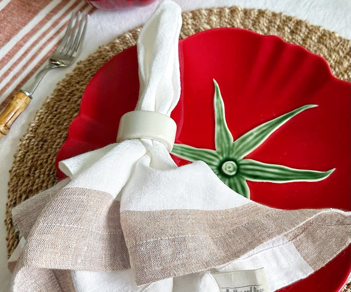 Dinner napkins made of cloth, white cloth napkins, red cloth napkins, and cloth dinner napkins are all available options to enhance your dining experience. Dinner napkins made of cloth, white cloth napkins, red cloth napkins, and cloth dinner napkins are all available options to enhance your dining experience.