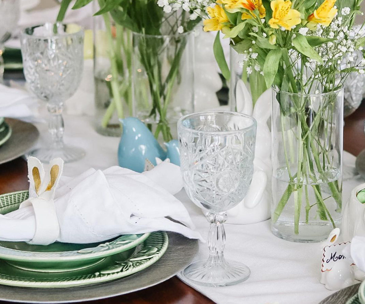 White napkins perfect for weddings and events White napkins perfect for weddings and events