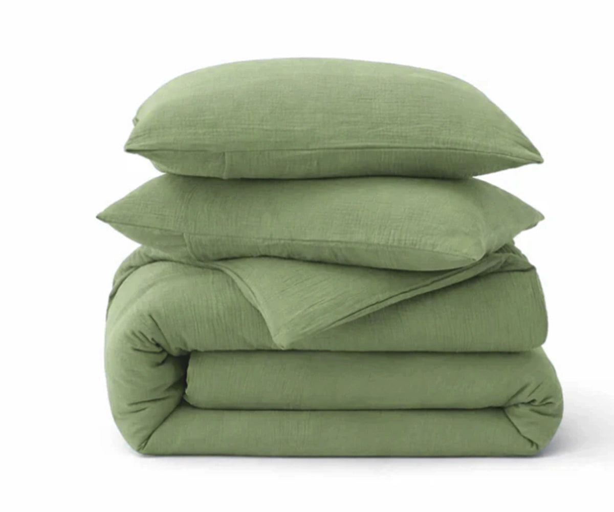 100% linen duvet cover in willow leaf green, offering breathable comfort and a naturally textured finish. 100% linen duvet cover in willow leaf green, offering breathable comfort and a naturally textured finish.