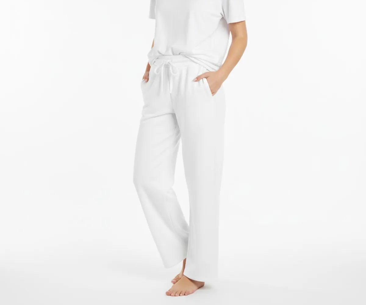 Women’s loose-fit white cotton pants made with soft, breathable material for casual wear. Women’s loose-fit white cotton pants made with soft, breathable material for casual wear.