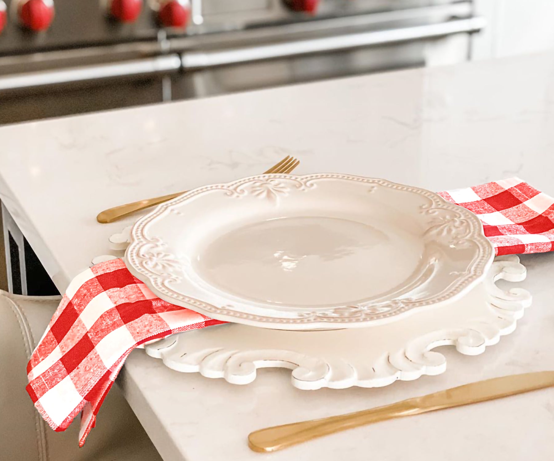 Red and white towels are also a great choice for gift giving, perfect for the home cook in your life. Red and white towels are also a great choice for gift giving, perfect for the home cook in your life.