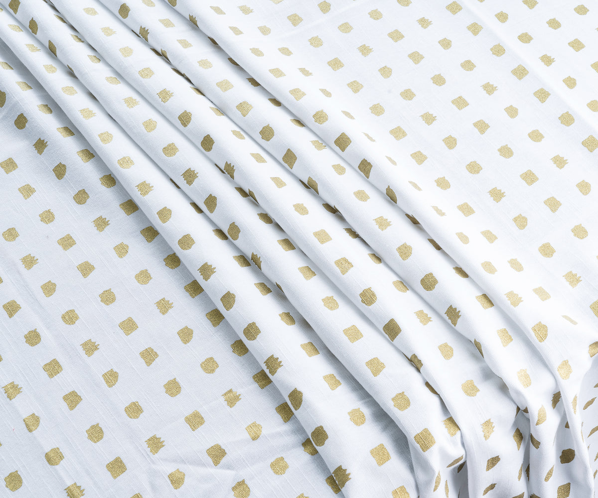 Cotton tablecloths in white, classic and durable. Cotton tablecloths in white, classic and durable.