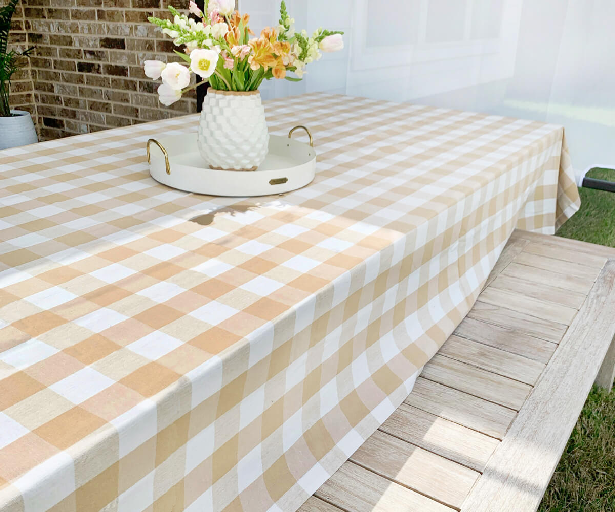 Enhance occasions with our white and black tablecloths, adding a touch of sophistication to your dining experience. Enhance occasions with our white and black tablecloths, adding a touch of sophistication to your dining experience.