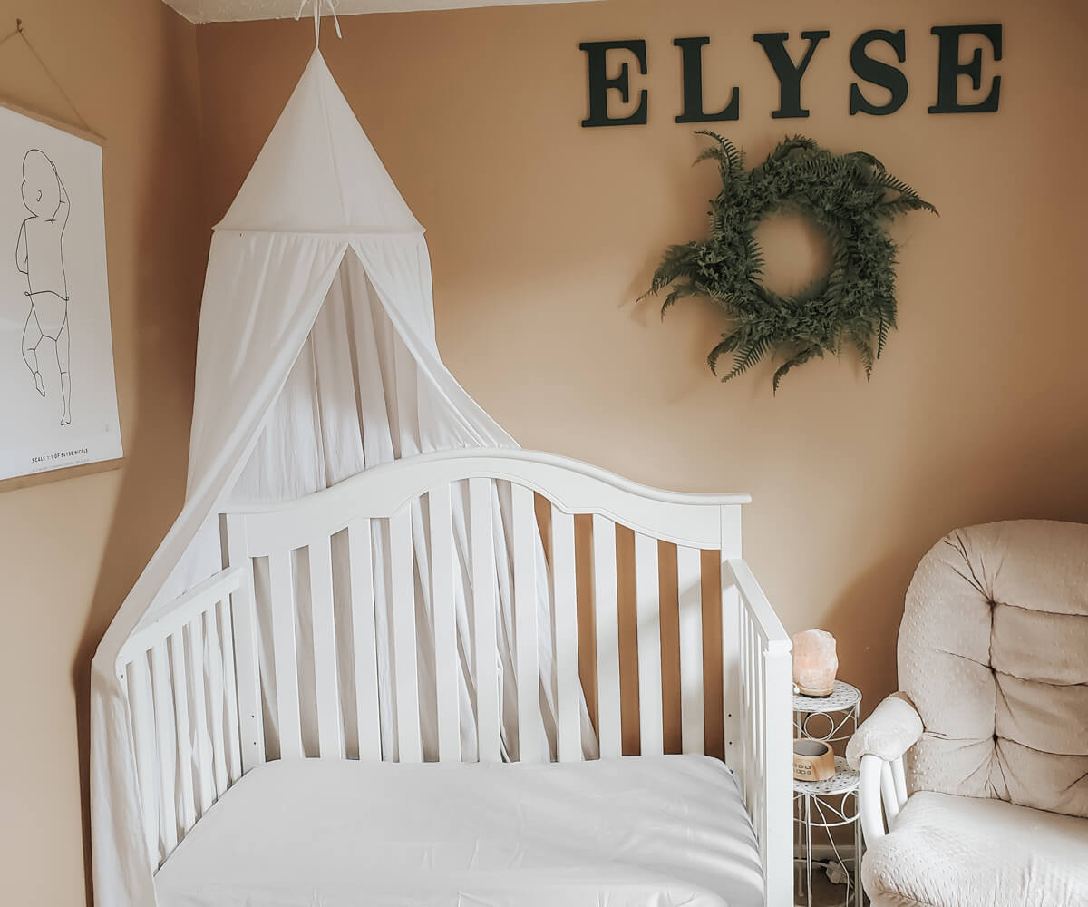 Our Christmas crib fitted sheet with festive patterns is perfect for holiday nurseries. Our Christmas crib fitted sheet with festive patterns is perfect for holiday nurseries.