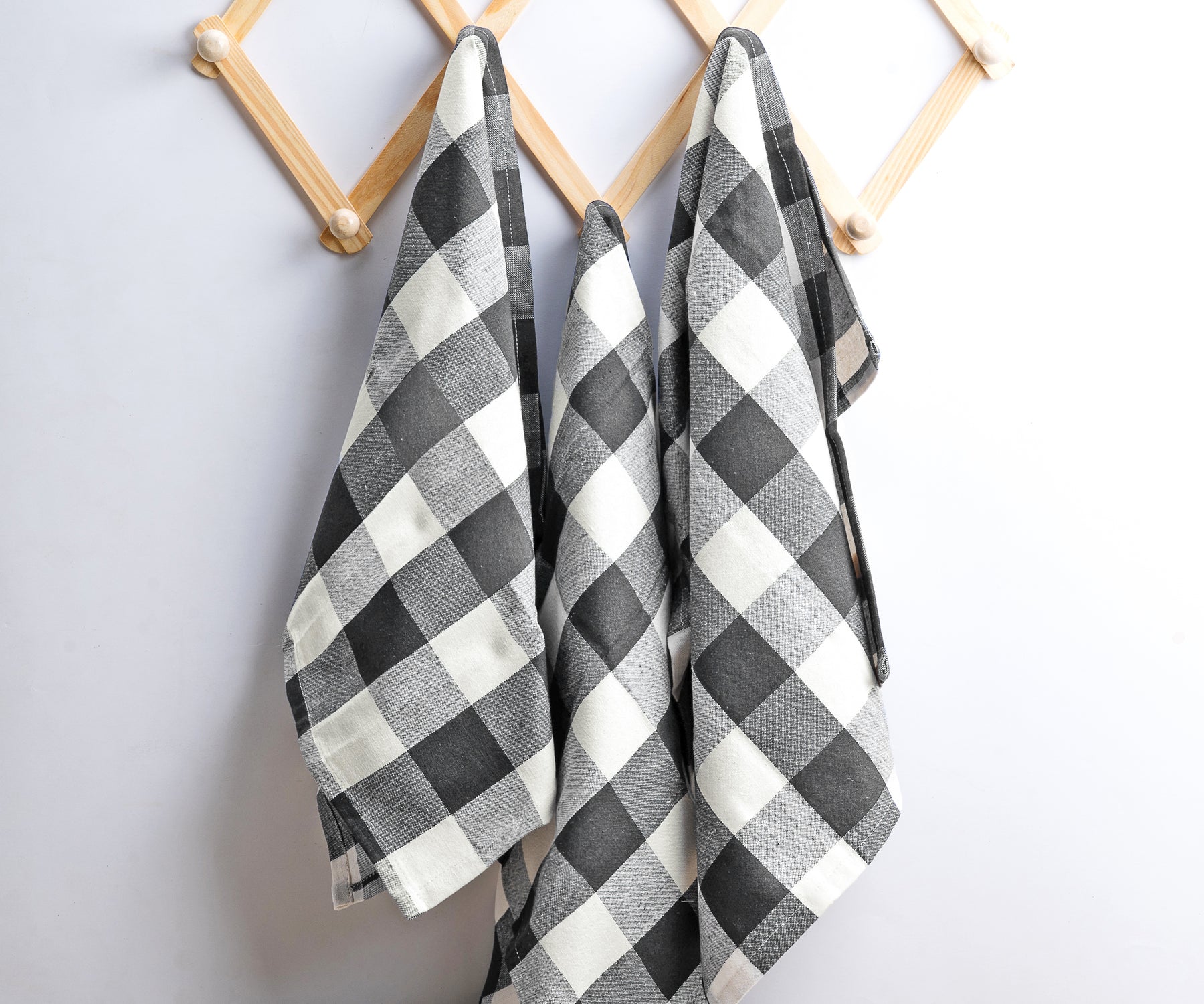 Grey and white towels are a fun and festive choice for kitchens, perfect for the holidays or any special occasion. Grey and white towels are a fun and festive choice for kitchens, perfect for the holidays or any special occasion.