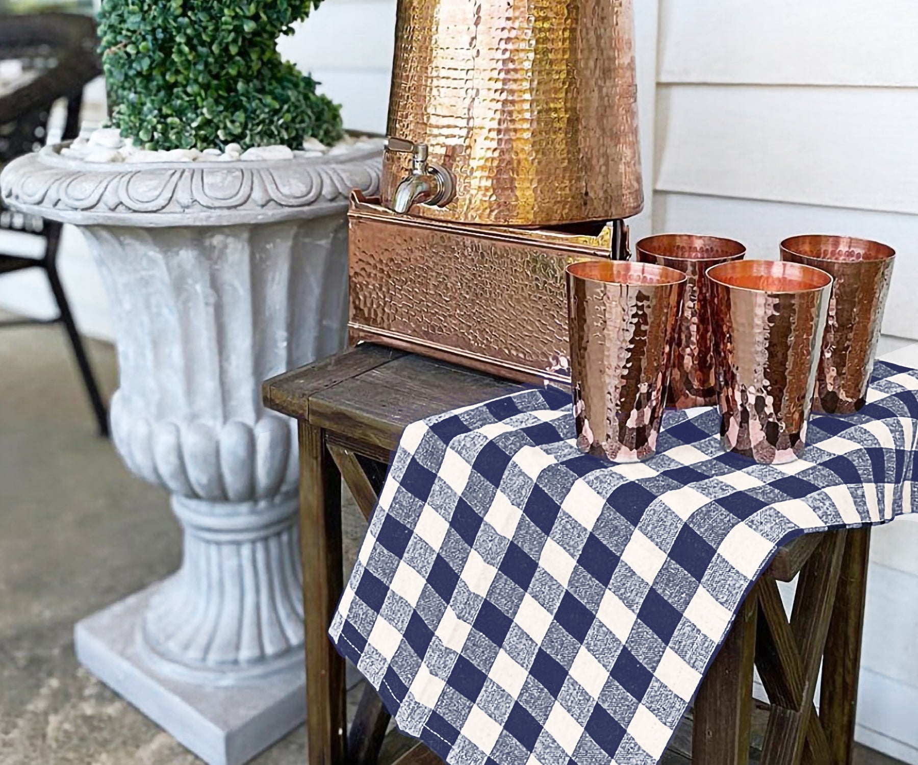 These blue bar towels are made from a heavy-duty cotton fabric and are perfect for drying glasses or wiping down surfaces. These blue bar towels are made from a heavy-duty cotton fabric and are perfect for drying glasses or wiping down surfaces.