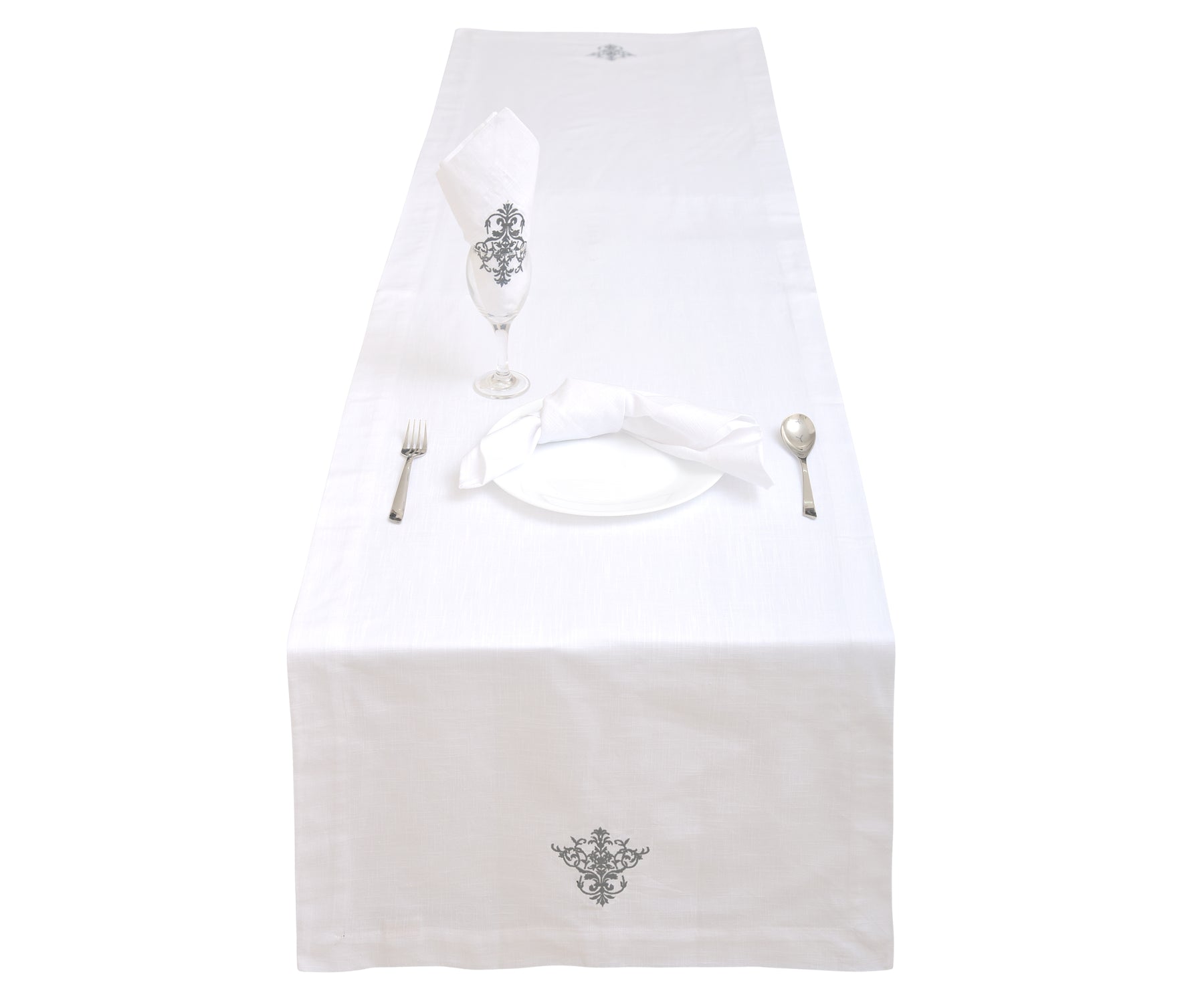 white cotton table runner are perfect for wedding table runners. tablerunners.