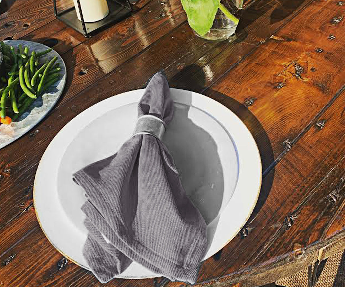 The Science Behind Why White Cloth Napkins Make Food Taste Better