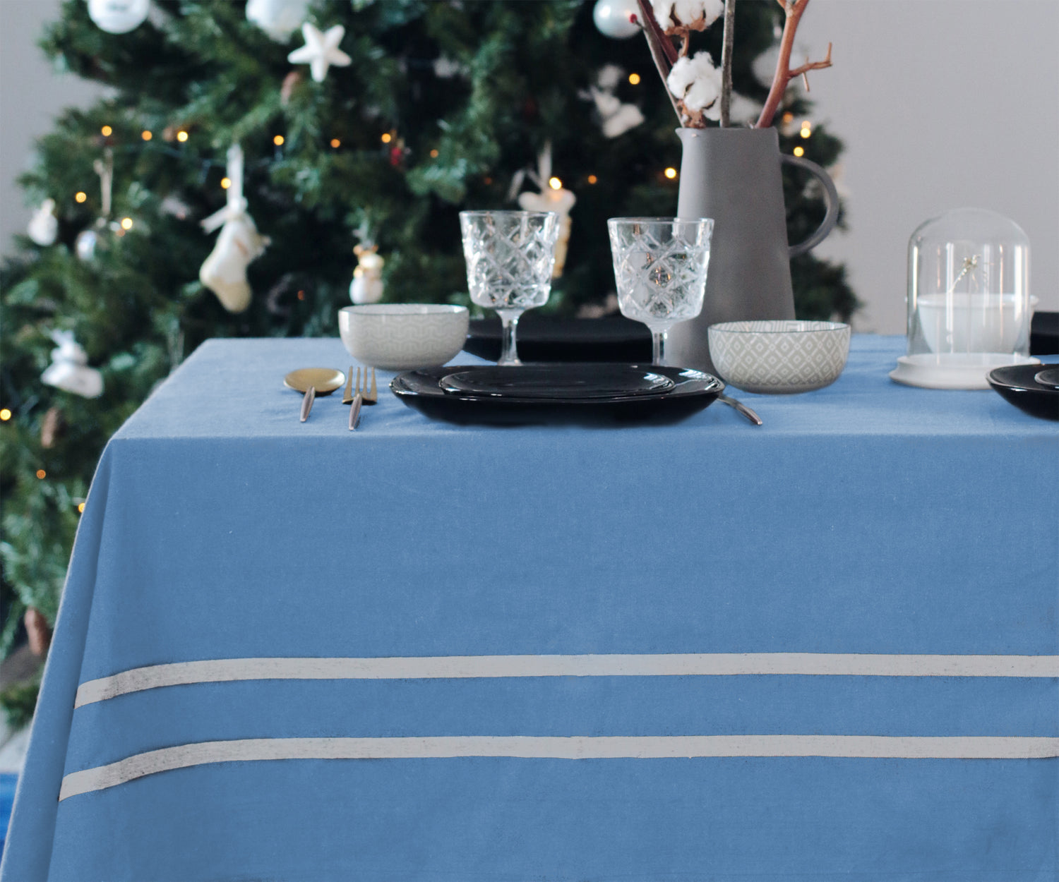 What Are the Best Ways to Remove Candle Wax from a Christmas Tablecloth?