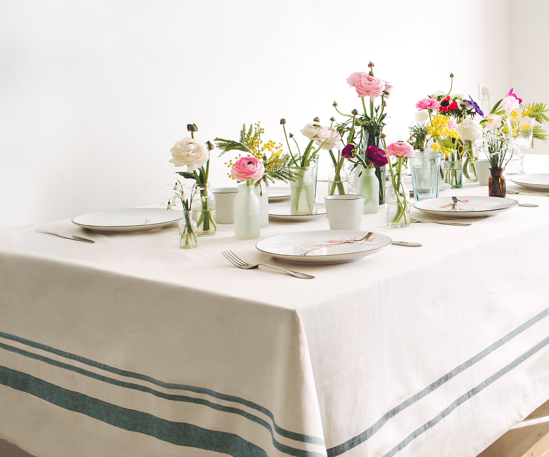 Maximize the Lifespan of Your Tablecloths - 9 Simple Tricks