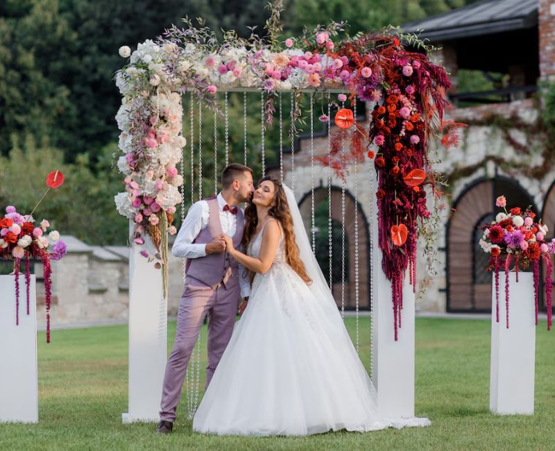 Best Outdoor Table Decorations for Wedding Guests