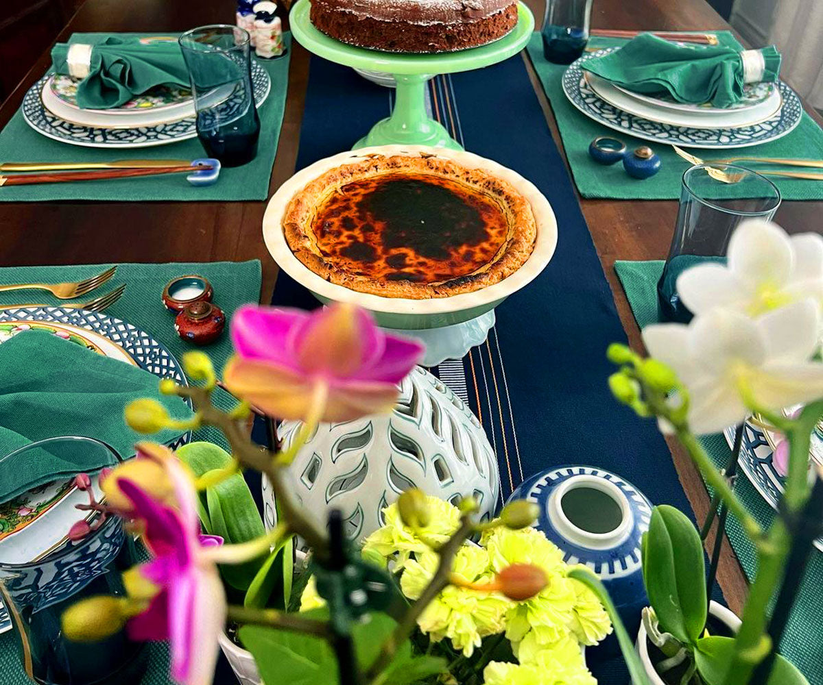 how to decorate your dining table with green