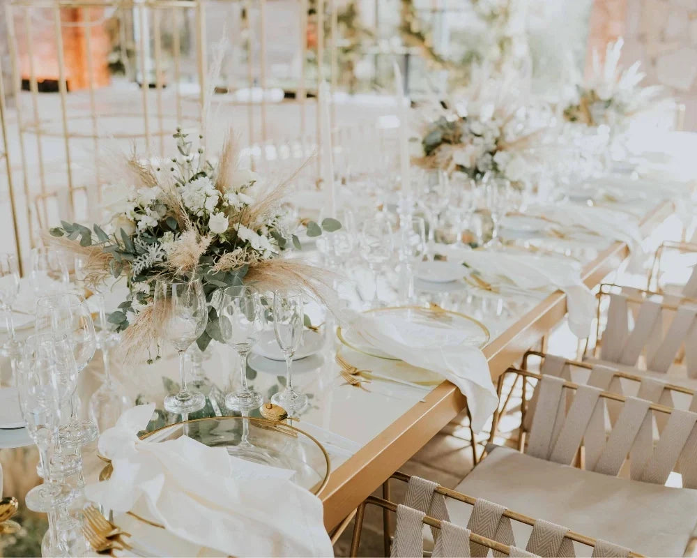 White Christmas Table Decor: Elegant Holiday Ideas