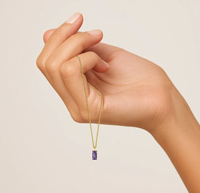 Adjustable chain with gold-plated rectangle charm