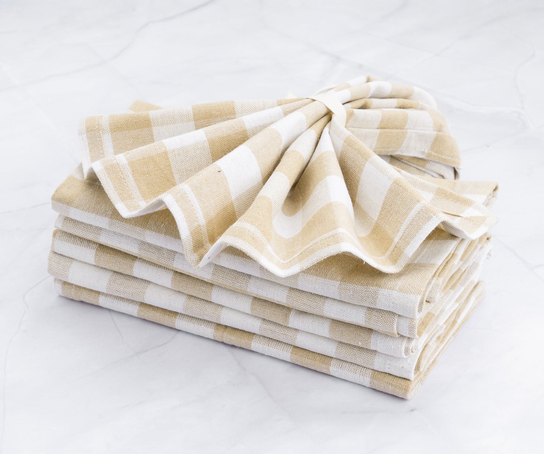 Buffalo check napkins for a cozy and inviting dining atmosphere.