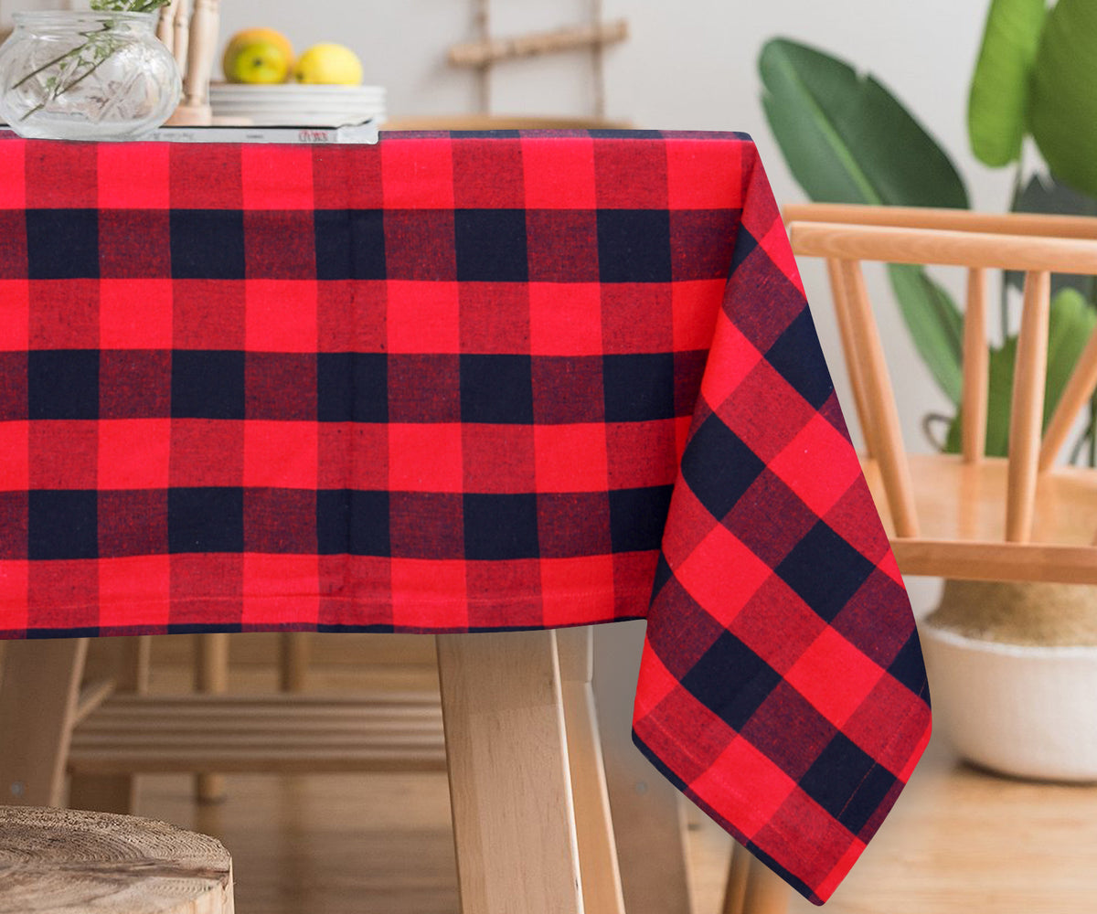 Available in a range of sizes to fit various table shapes and dimensions, our plaid tablecloth is perfect for both indoor and outdoor use