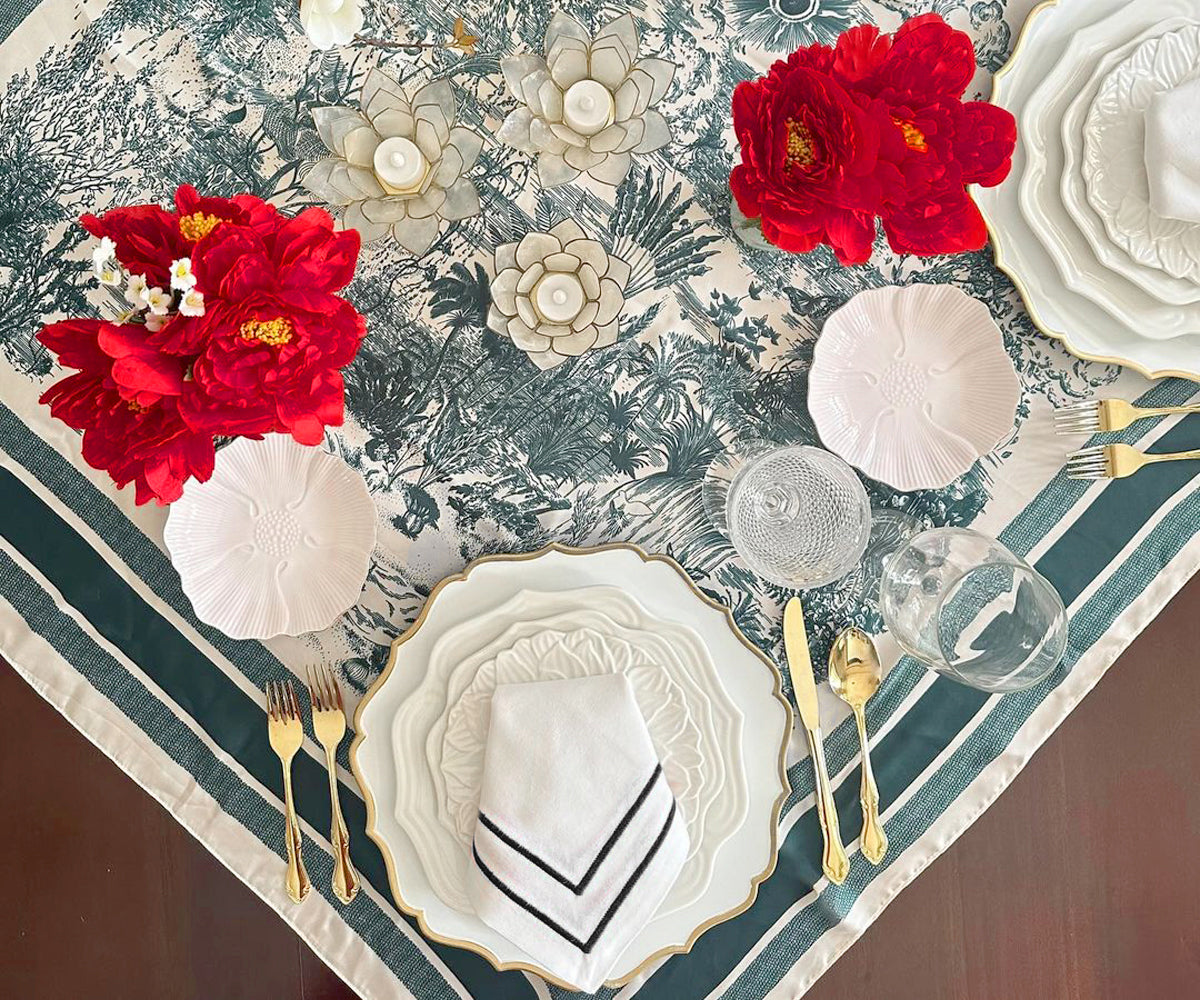 Chic white napkins with stylish embroidery lines, ideal for enhancing the ambiance of any meal..