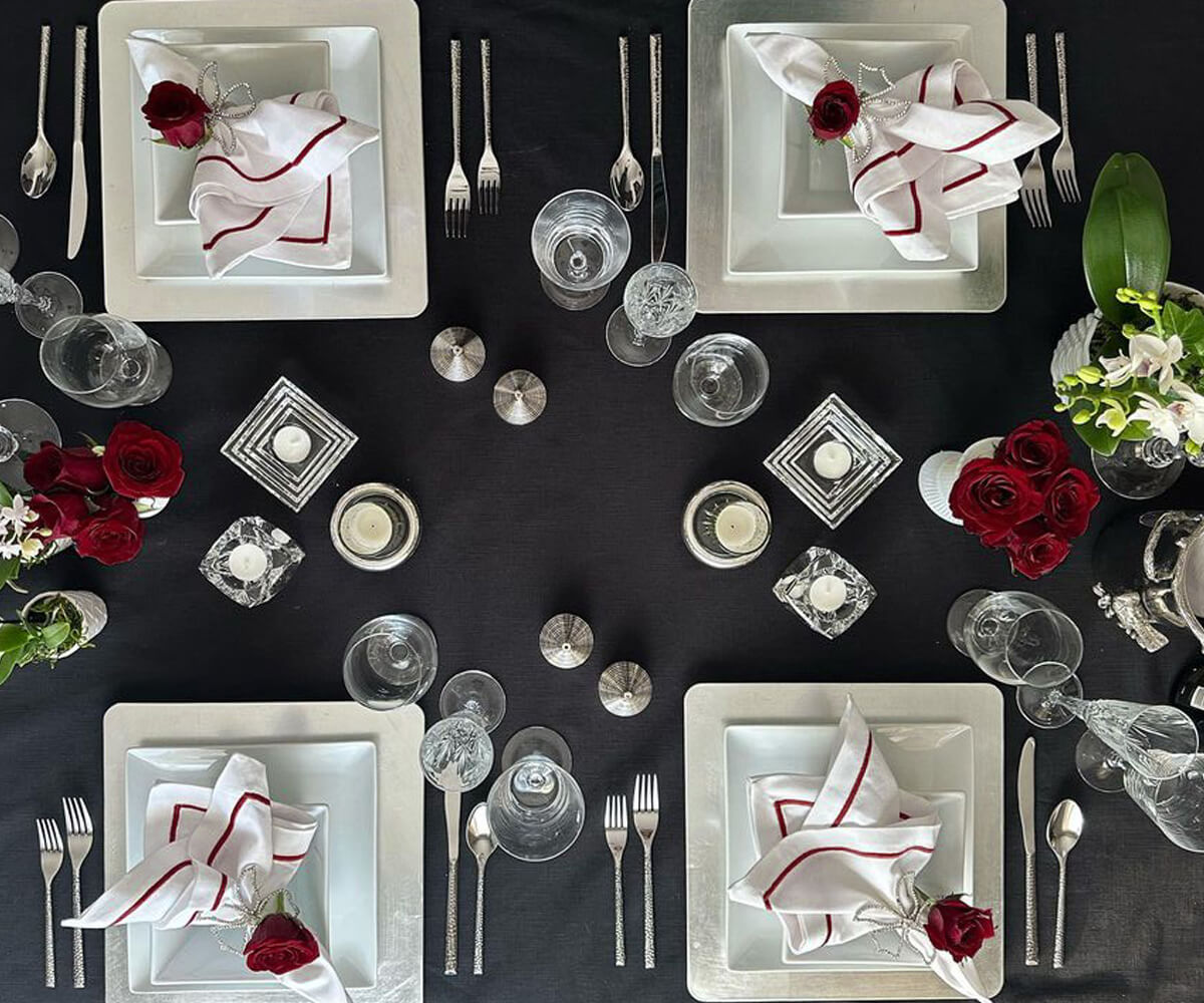White dinner napkins displayed on a table setting