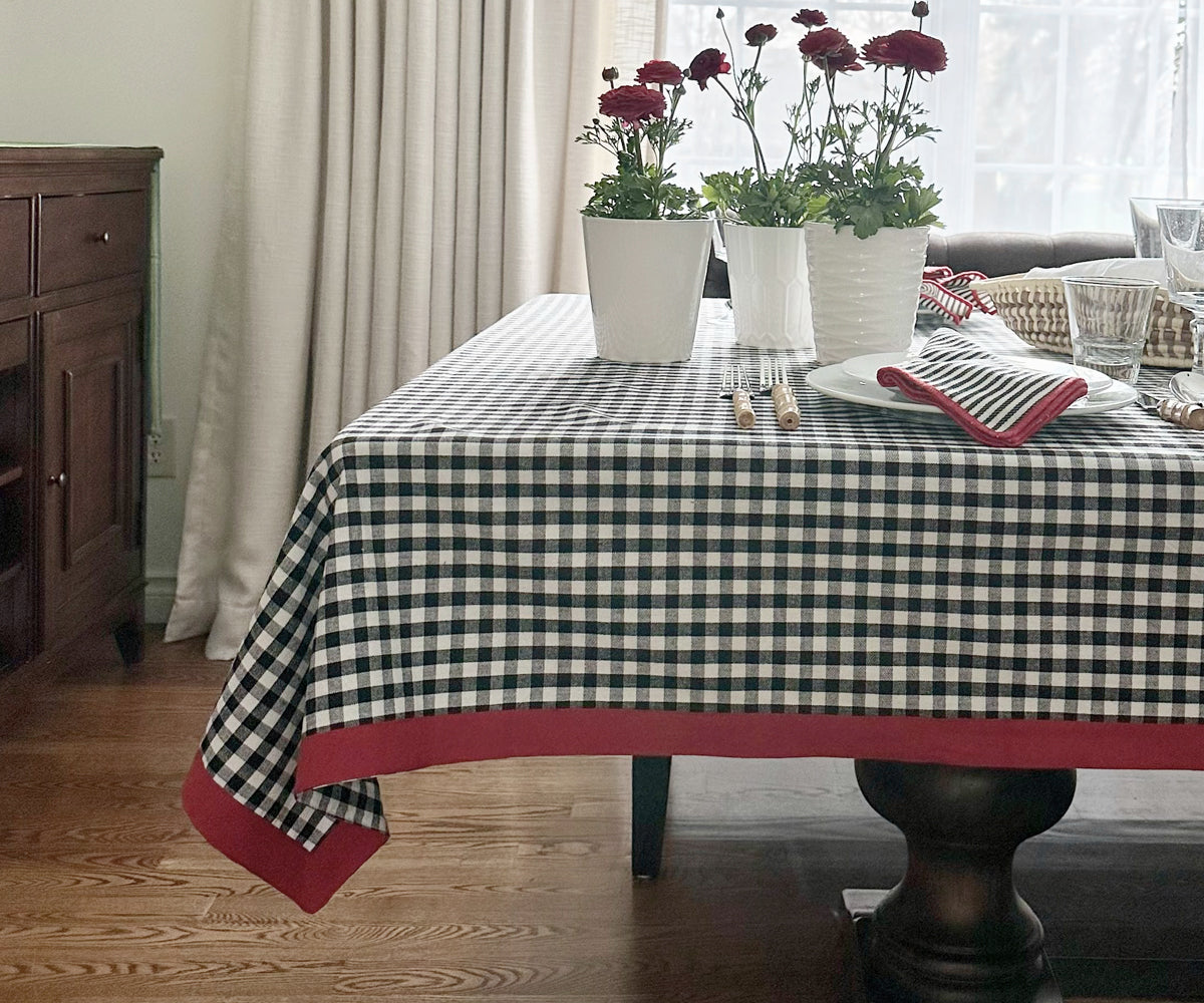 Tablecloth Checked pattern, adding style to your dining experience.